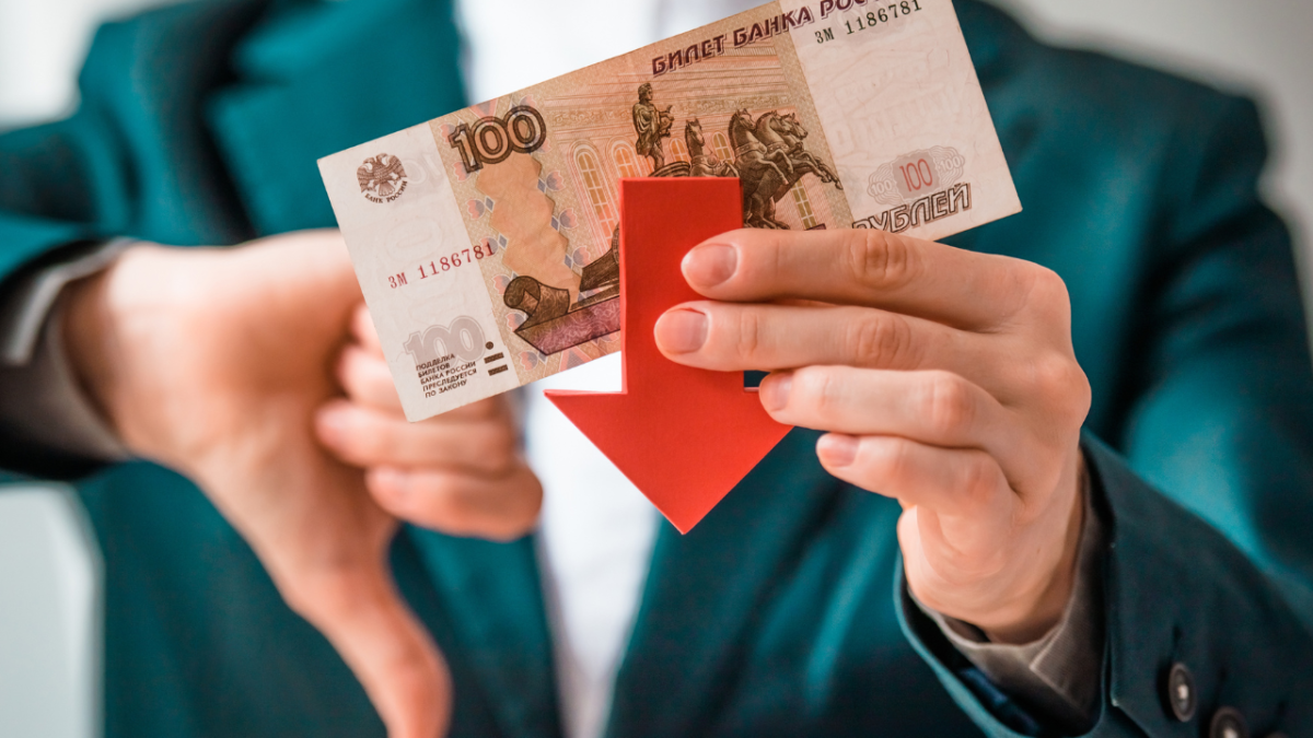 Currency devaluation effects on rising prices and household expenses