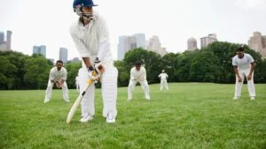 Fielder throwing the ball back to the pitch showing how is cricket played