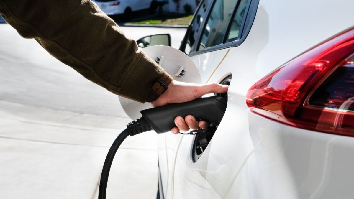 Complete guide explaining how long does it take to charge an electric vehicle at home and public stations