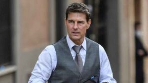 Tom Cruise age in Jerry Maguire explaining how old is Tom Cruise in late 1990s drama roles